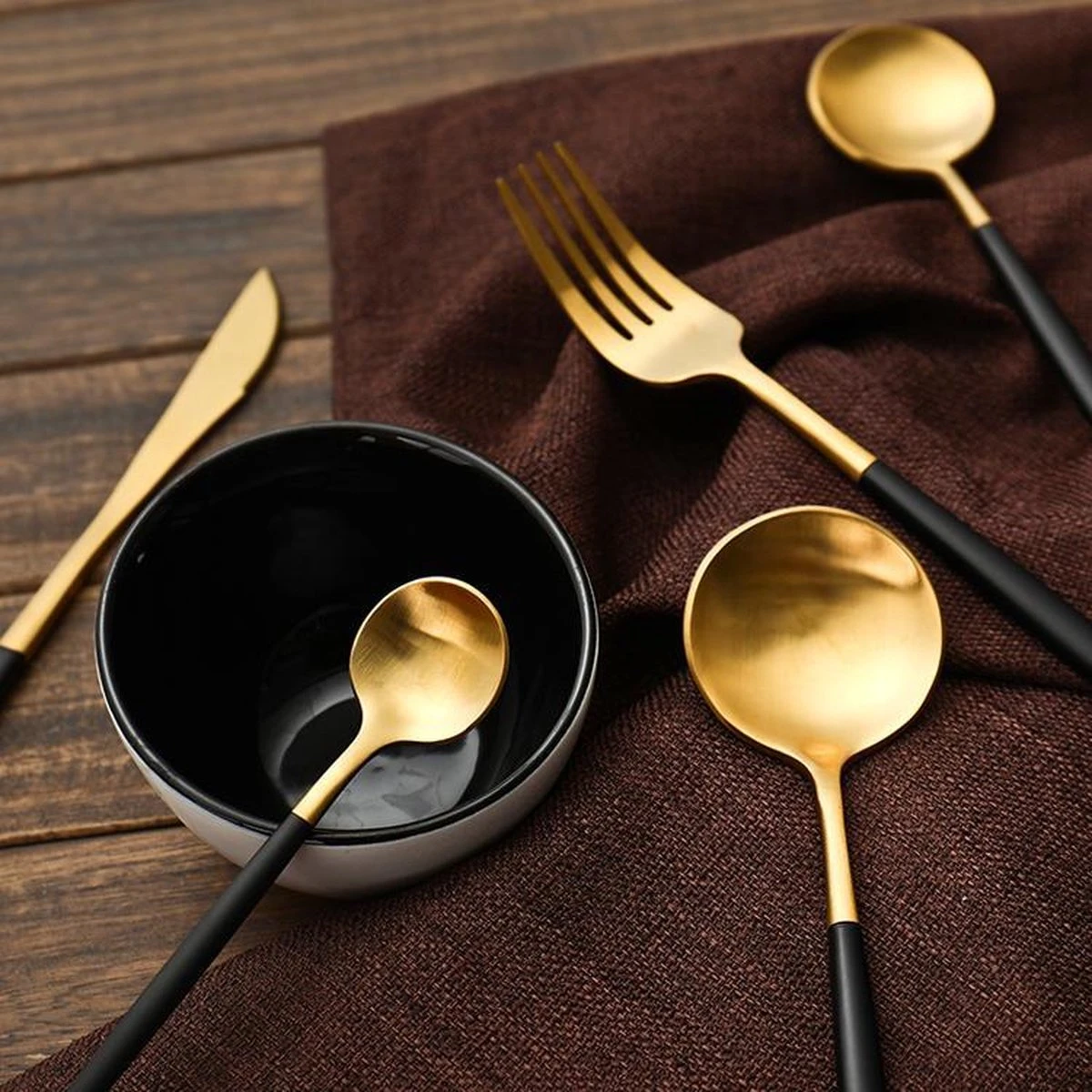 Timmers Trading Bestekset 6 Persoons - Gouden Bestek - Bestekset Goud 24 Delig - Vaatwasserbestendig 8 Timmers Trading Bestekset 6 Persoons - Gouden Bestek - Bestekset Goud 24 Delig - Vaatwasserbestendig - Afbeelding 8