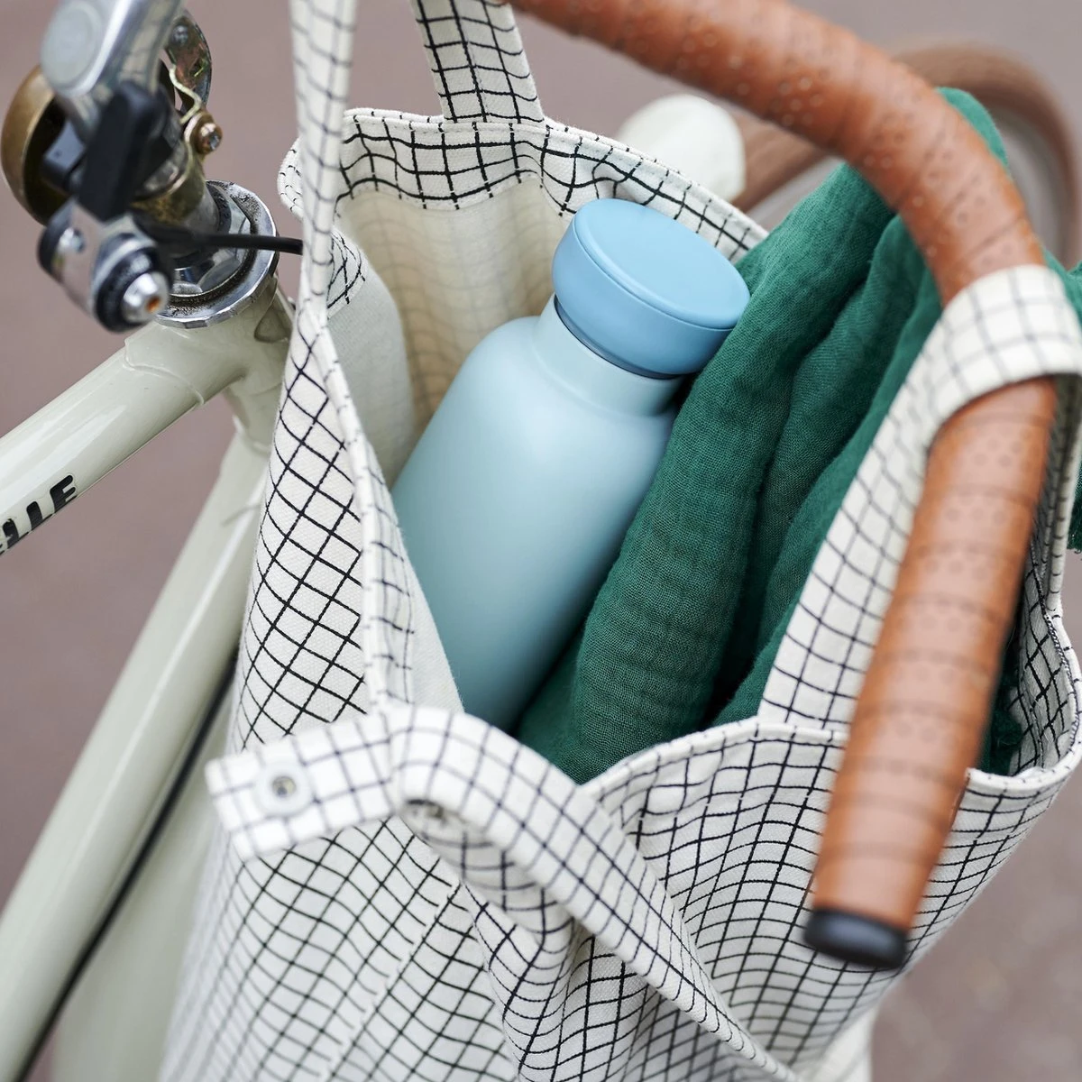 Mepal – Isoleerfles Ellipse 500 Ml – Houdt Je Drankje 12 Uur Warm En 24 Uur Koud – Natural Brushed – Geschikt Voor Bruiswater – Thermosfles – Lekdicht 3 Mepal – Isoleerfles Ellipse 500 Ml – Houdt Je Drankje 12 Uur Warm En 24 Uur Koud – Natural Brushed – Geschikt Voor Bruiswater – Thermosfles – Lekdicht - Afbeelding 3