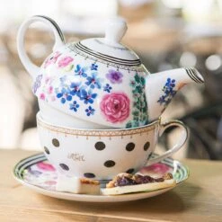 Melli Mello Luxe Theepot En Theemok 2-in-1 - Incl Schoteltje - Porselein - 600ml - High Tea Set - Tea For One - 14x15x15cm -Servies Serie Winkel 1200x1200 950