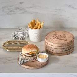 Riviera Maison Serveerplank Rond Hout Voor Hamburger - Amsterdam Burger Bar Serving Board - Bruin - Mangohout - 1 Stuk -Servies Serie Winkel 1200x1200 987
