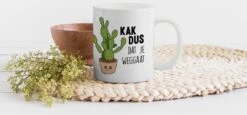Mok - Koffiemok - Spreuken - Quote - 'Kak Dus Dat Je Weggaat' - Baan - Mokken - 350 ML - Beker - Koffiemokken - Theemok - Mok Met Tekst -Servies Serie Winkel 1200x557