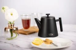 VDN RVS Theepot Dubbelwandig Met Filter - Zwarte Theekan 1 Liter - 902 19 VDN RVS Theepot Dubbelwandig Met Filter - Zwarte Theekan 1 Liter - 902 -Servies Serie Winkel 1200x800 150
