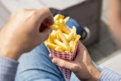 Papieren Frietzak | 50 Stuks | Patatzak | Rode Print | Frietzakken | Puntzakken | Frietzakjes -Servies Serie Winkel 1200x800 169