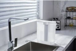 Philips Water Instant Water Filter - 3 L Inhoud, 1 L/min Snelle Doorstroming, Oplaadbaar Via USB-C 25 Philips Water Instant Water Filter - 3 L Inhoud, 1 L/min Snelle Doorstroming, Oplaadbaar Via USB-C -Servies Serie Winkel 1200x806 1