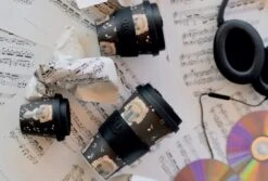 Quy Cup - 90ml Ecologische Reis Beker - Espressobeker “Peanuts Snoopy Music” Met Zwarte Siliconen Deksel -Servies Serie Winkel 1200x811