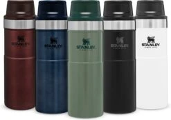 Stanley Trigger-Action Travel Mug 0.47L - Thermosfles - Hammertone Green 28 Stanley Trigger-Action Travel Mug 0.47L - Thermosfles - Hammertone Green -Servies Serie Winkel 1200x846