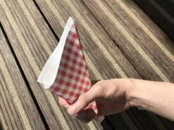 Papieren Frietzak - 30 Stuks - Kleine Patat Maat K14 - Boerenbont - Rode Ruitjes - Puntzak - Patatzak - Traktaties -Servies Serie Winkel 1200x899 17