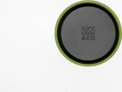 Circular&Co. Herbruikbare To Go Koffiebeker (rCUP) Crème/groen 12oz/340ml 15 Circular&Co. Herbruikbare To Go Koffiebeker (rCUP) Crème/groen 12oz/340ml -Servies Serie Winkel 1200x915 4