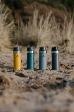 Stanley The Trigger-Action Travel Mug 0,35L Saffron 5 Stanley The Trigger-Action Travel Mug 0,35L Saffron -Servies Serie Winkel 800x1200 19