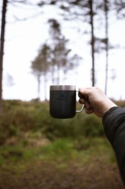 Stanley The Legendary Camp Mug 0,35L - Beker - Hammertone Green -Servies Serie Winkel 800x1200 22