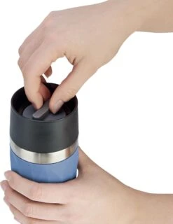 Tefal Compact Travel Mug Compact Thermosfles - 0,3 L - Blauw 14 Tefal Compact Travel Mug Compact Thermosfles - 0,3 L - Blauw -Servies Serie Winkel 926x1200 1